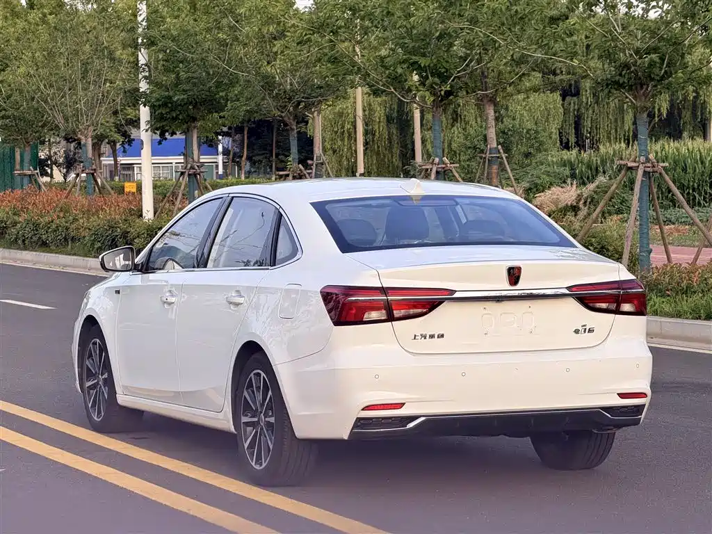 Roewe i6 New Energy — фото 9