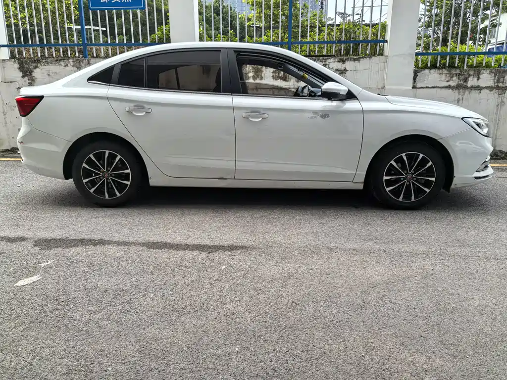 Roewe i5 — фото 4