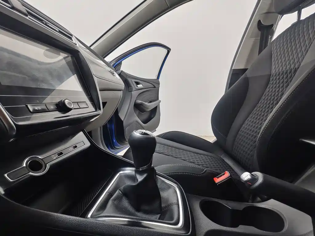 Roewe i5 — фото 11