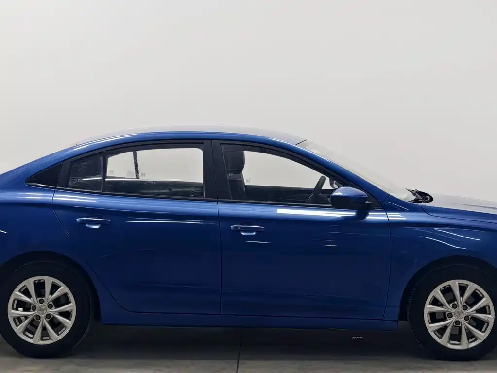 Roewe i5 — фото 8