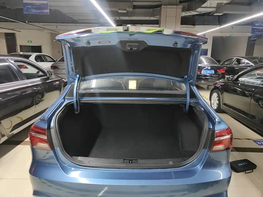 Roewe i6 Classic — фото 19