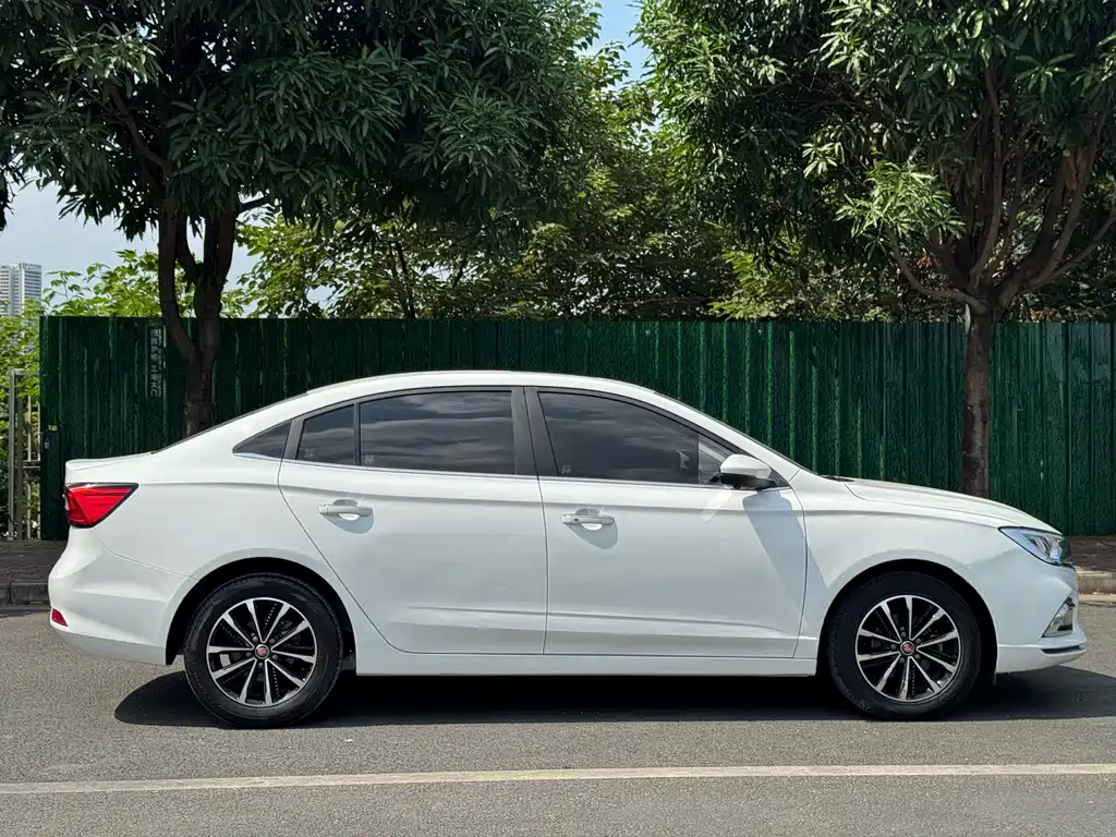 Roewe i5 — фото 4