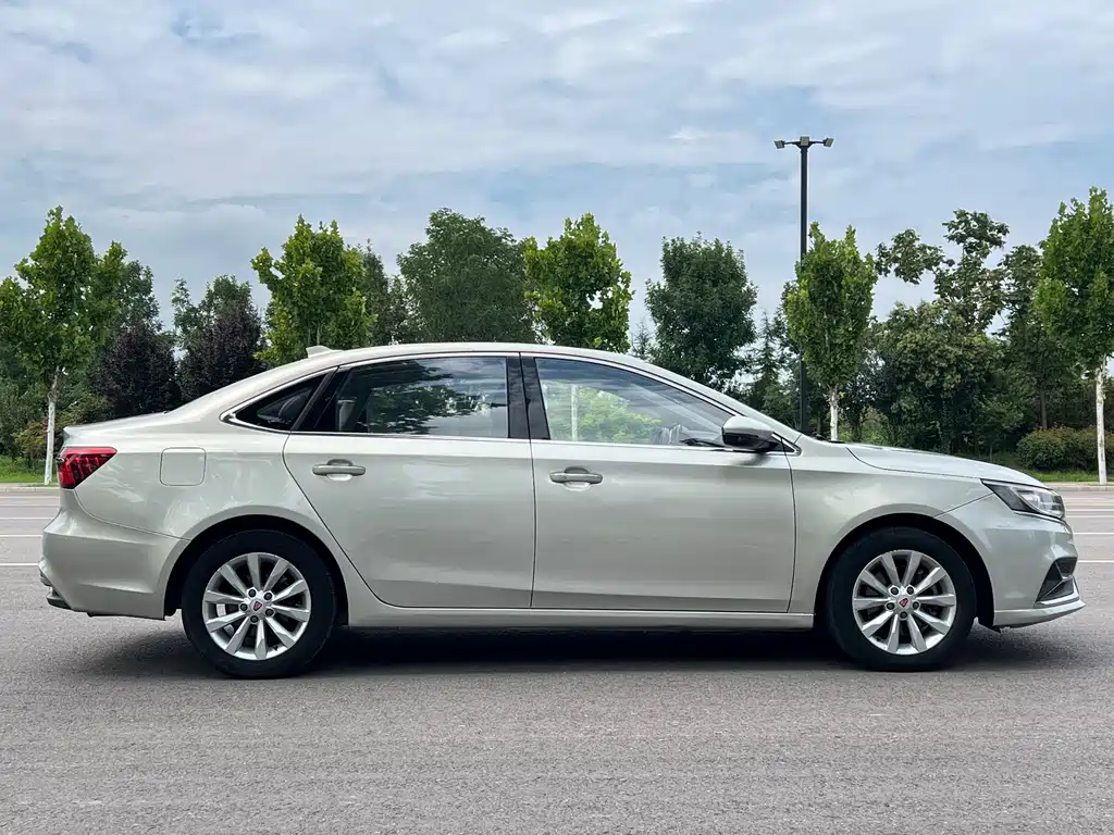 Roewe i6 New Energy — фото 4