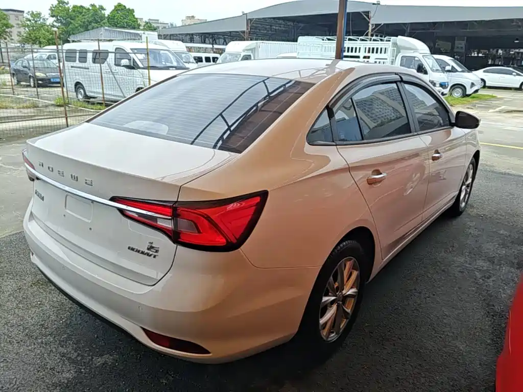 Roewe i5 — фото 7