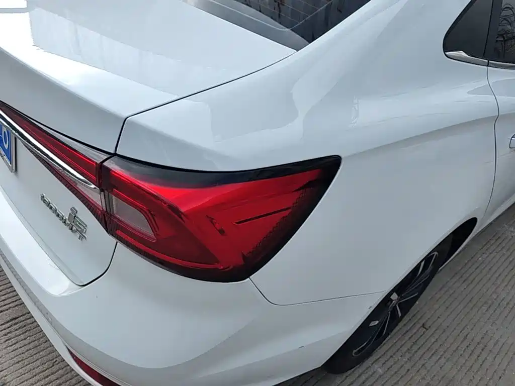 Roewe i5 — фото 8