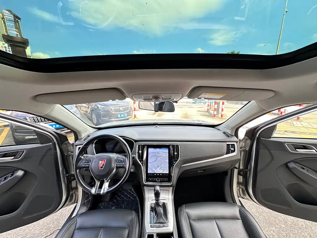 Roewe RX5 New Energy — фото 13