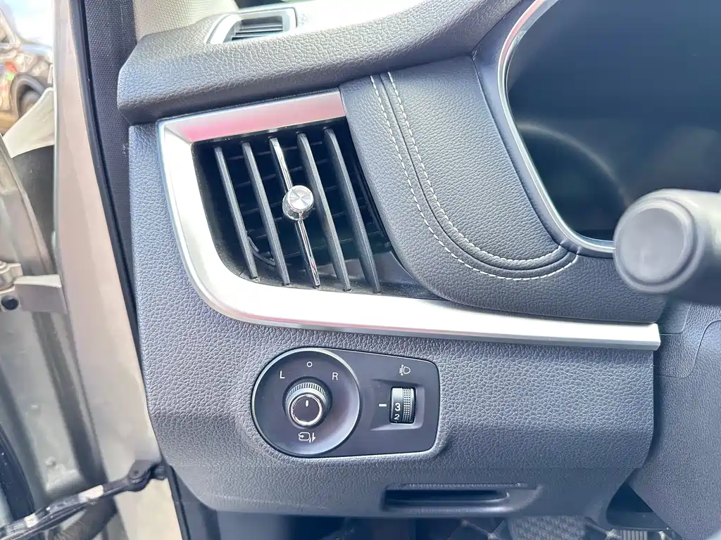 Roewe RX5 New Energy — фото 18