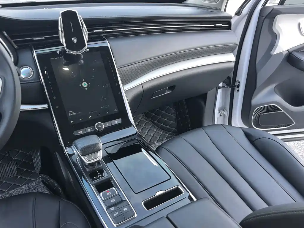 Roewe RX5 MAX — фото 13