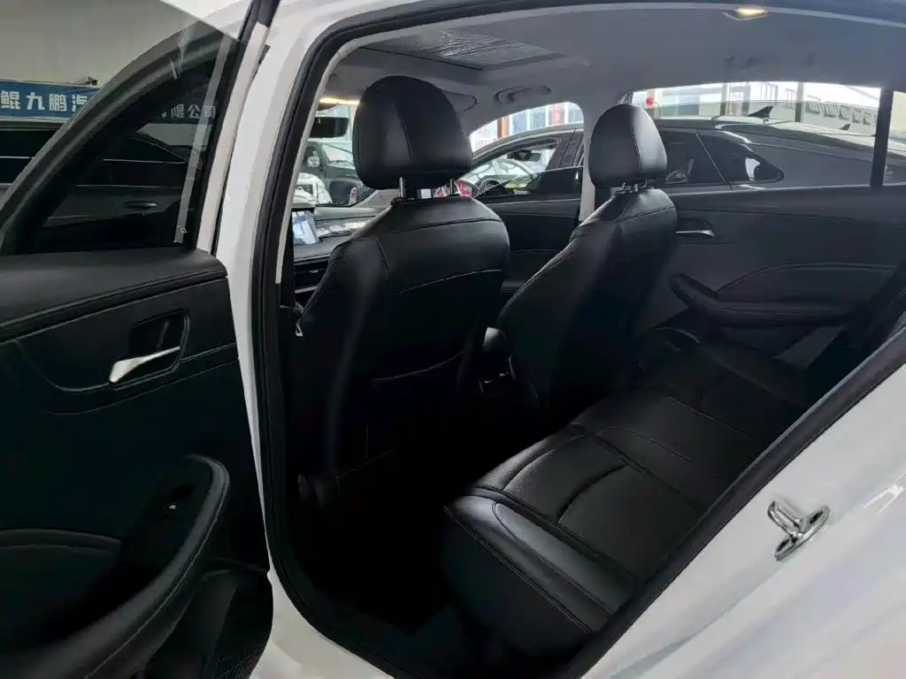 Roewe i5 — фото 16