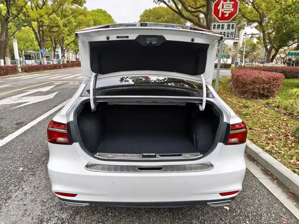 Roewe i6 Classic — фото 20