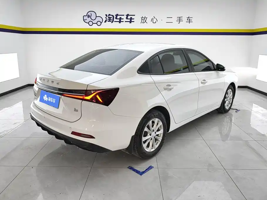 Roewe i5 — фото 3