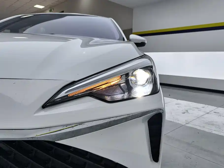 Roewe i5 — фото 5