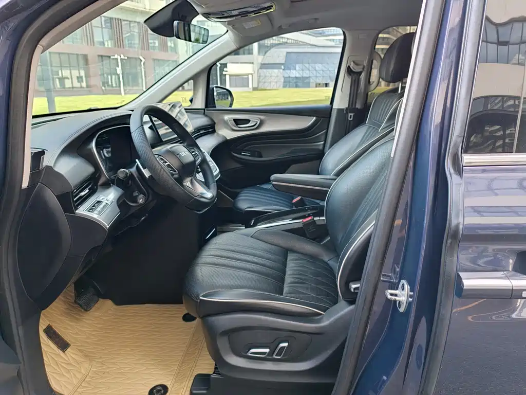 Roewe iMAX8 — фото 7