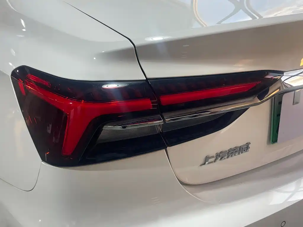 Roewe i6 MAX New Energy — фото 23