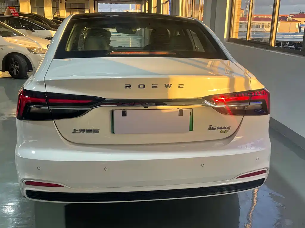 Roewe i6 MAX New Energy — фото 4