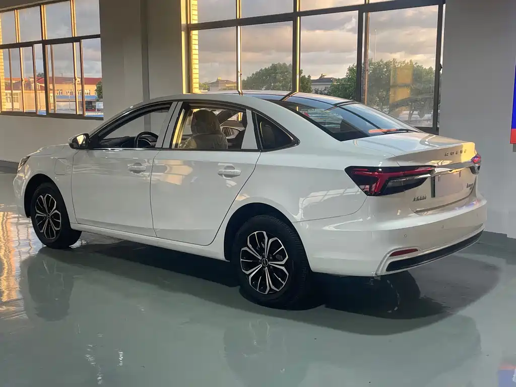 Roewe i6 MAX New Energy — фото 6