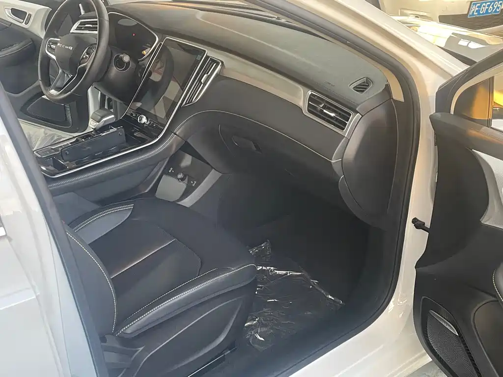 Roewe i6 MAX New Energy — фото 9