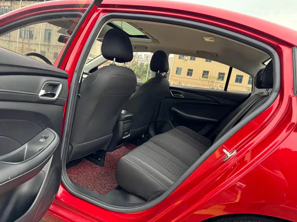 Roewe i5 — фото 9