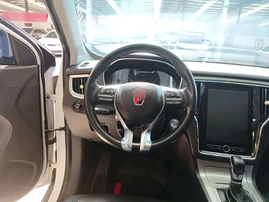 Roewe RX5 — фото 11