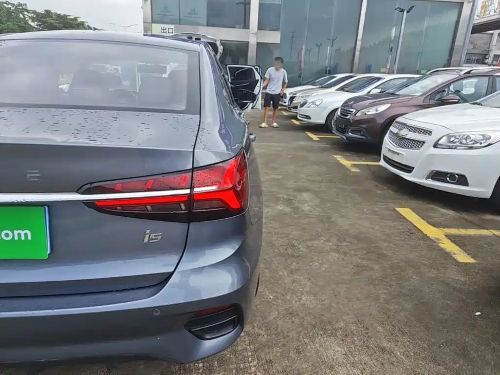 Roewe i5 — фото 8
