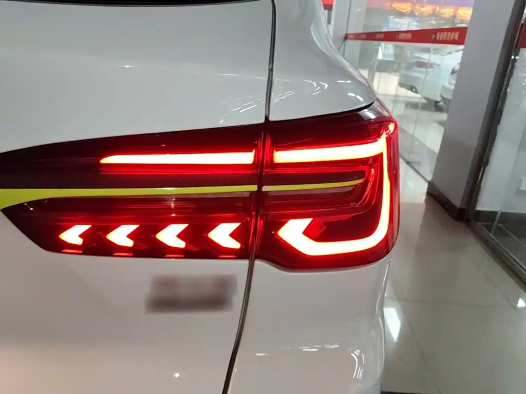 Roewe RX5 — фото 8