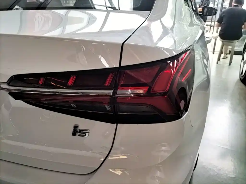 Roewe i5 — фото 8
