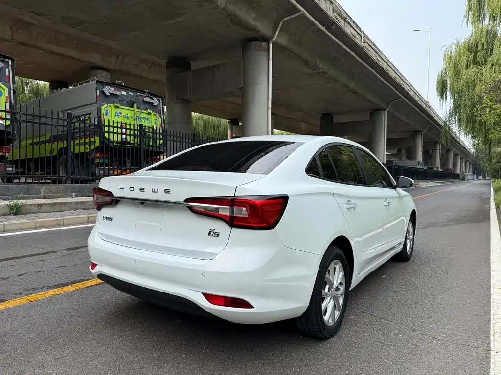 Roewe i5 — фото 5