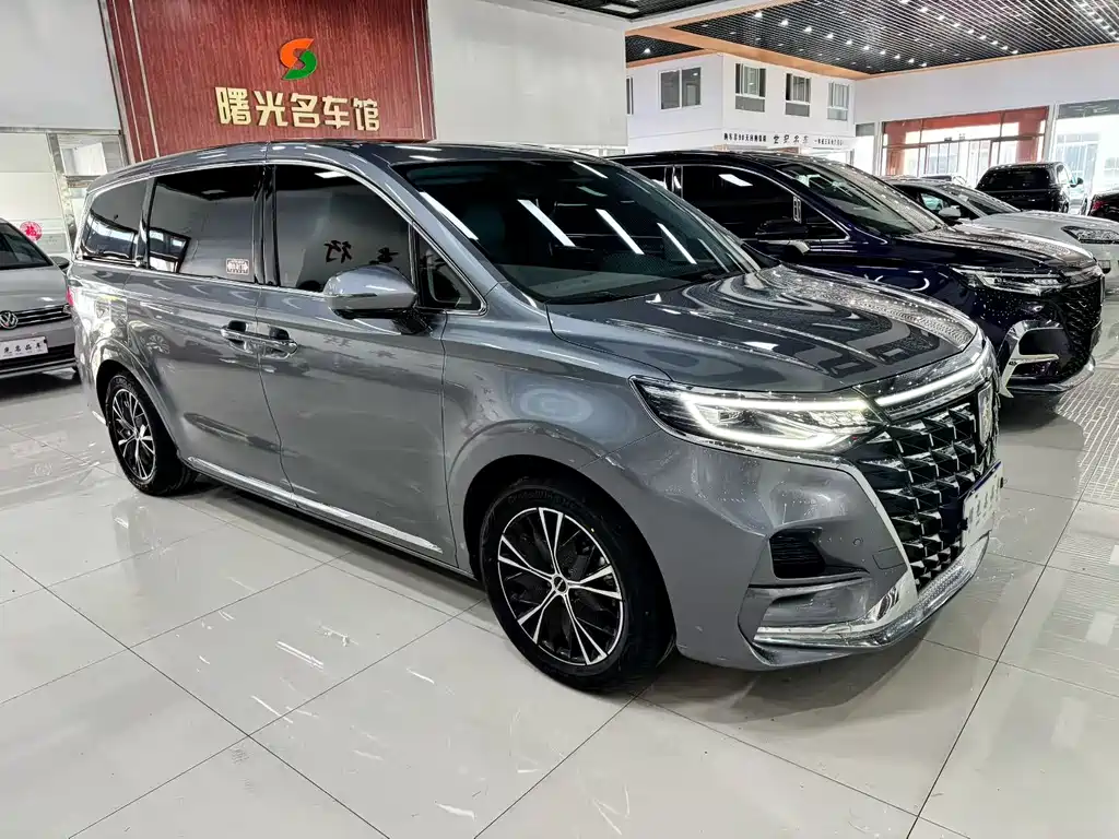 Roewe iMAX8 — фото 2