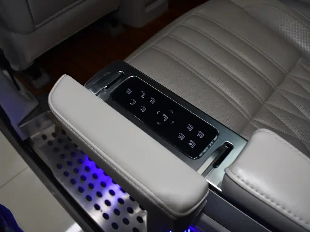 Roewe iMAX8 — фото 11