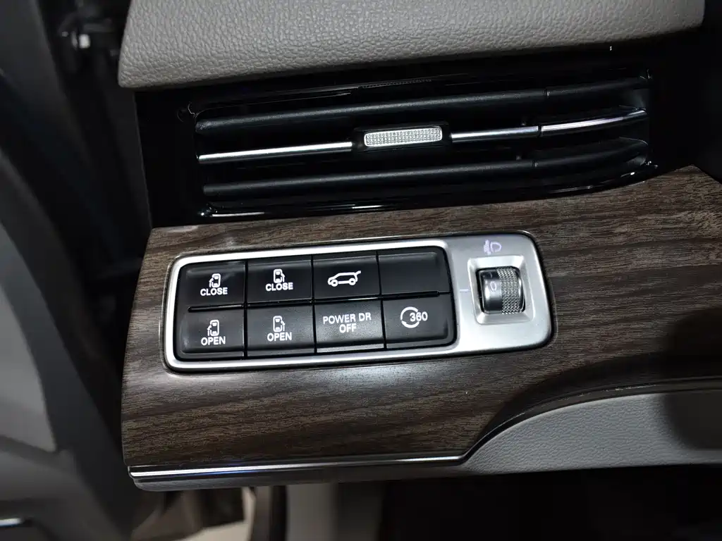 Roewe iMAX8 — фото 13