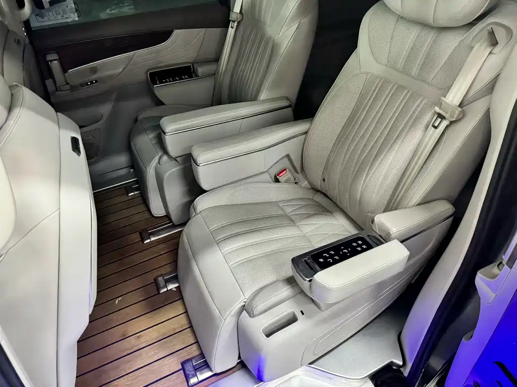 Roewe iMAX8 — фото 5