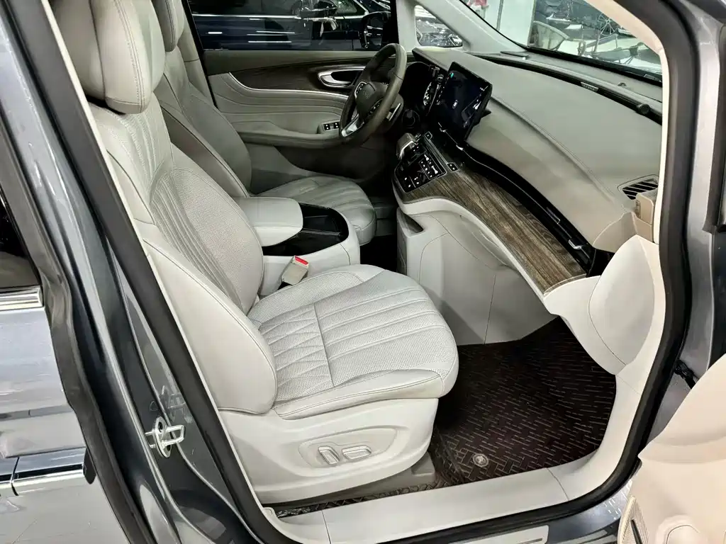 Roewe iMAX8 — фото 6