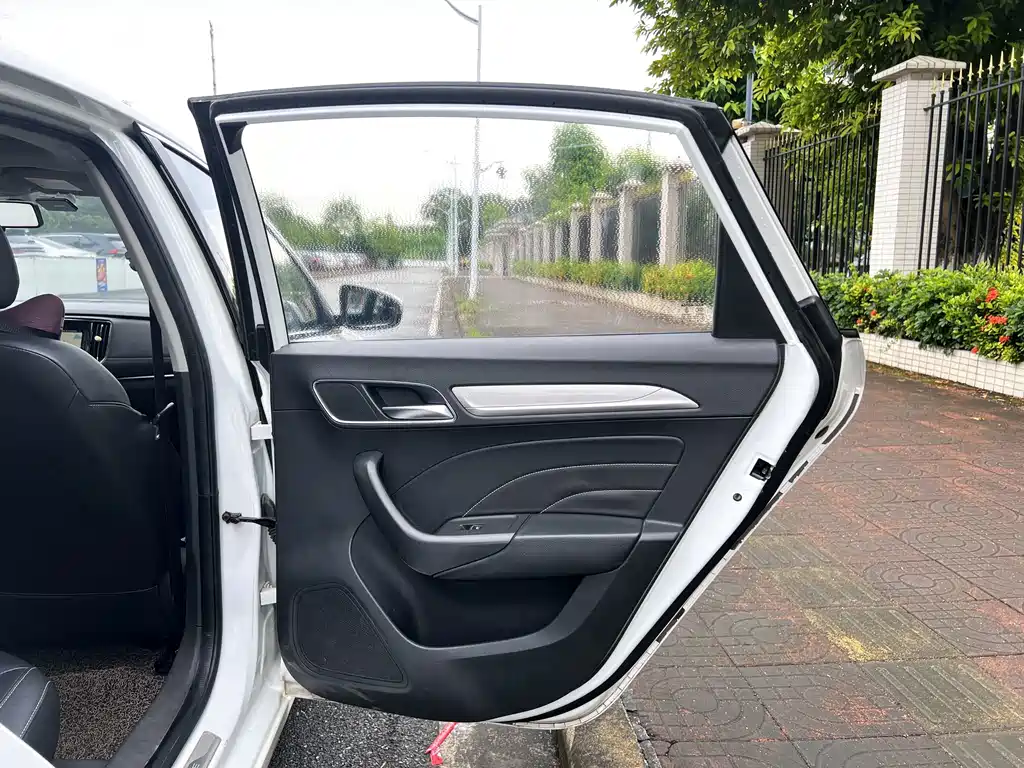 Roewe i6 New Energy — фото 17