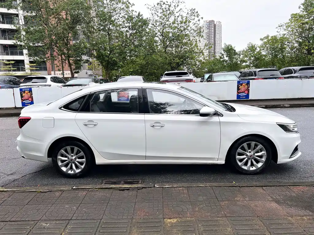 Roewe i6 New Energy — фото 4