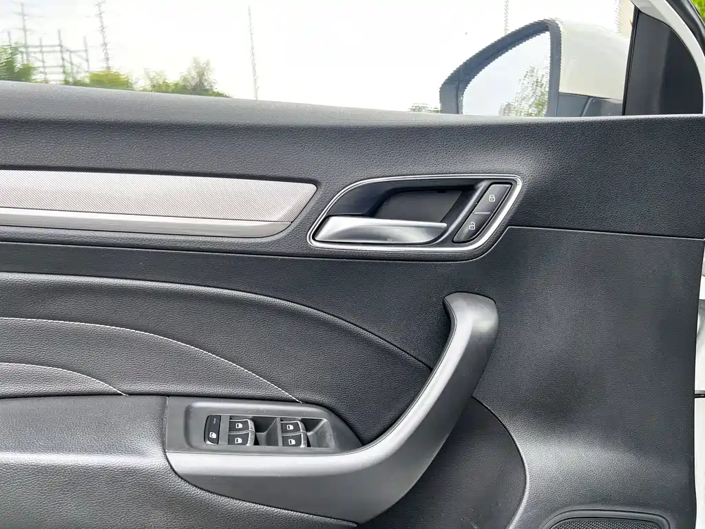 Roewe i6 New Energy — фото 9