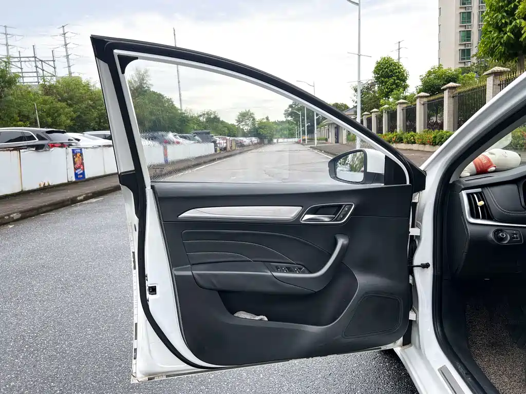 Roewe i6 New Energy — фото 10
