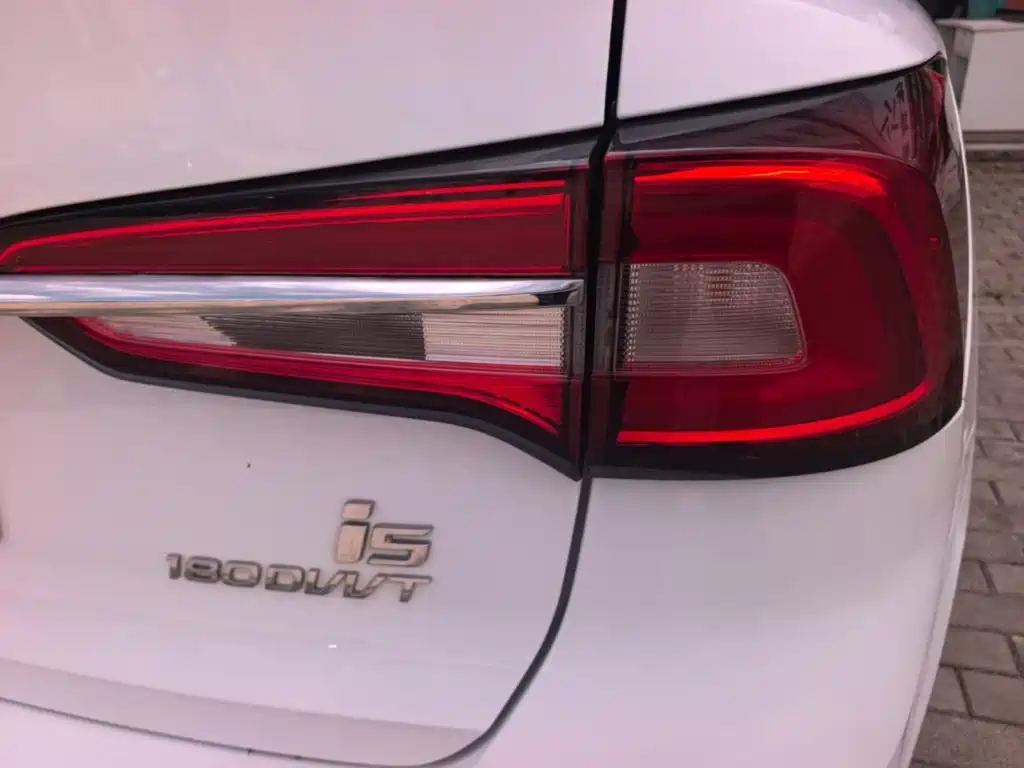 Roewe i5 — фото 8