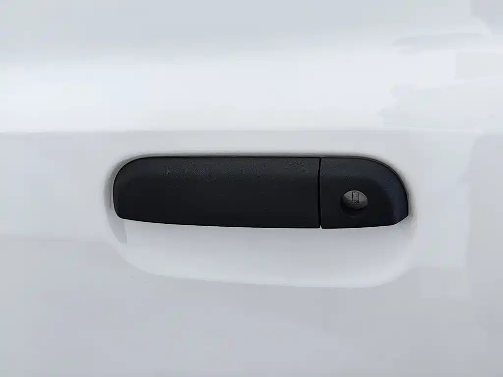 Roewe Clever — фото 18