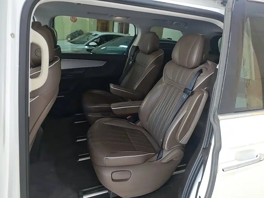 Roewe iMAX8 — фото 17