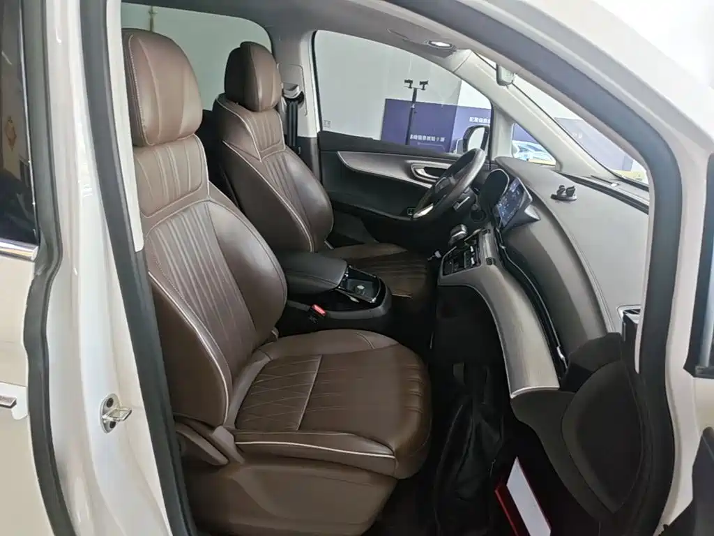 Roewe iMAX8 — фото 25