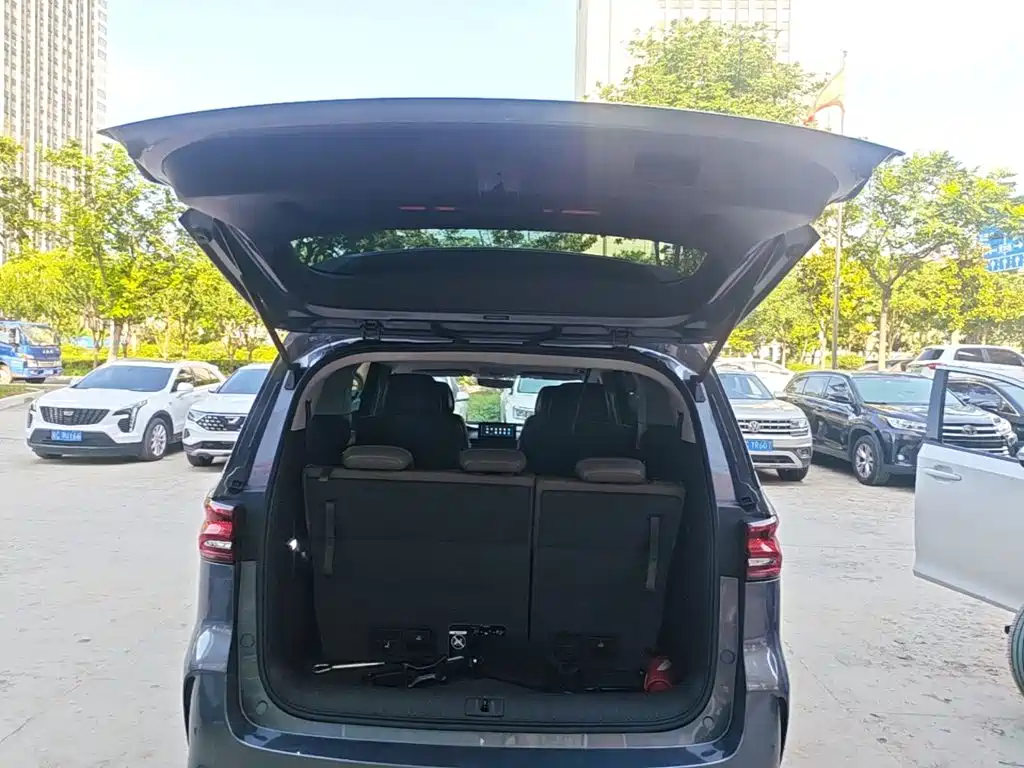 Roewe iMAX8 — фото 19