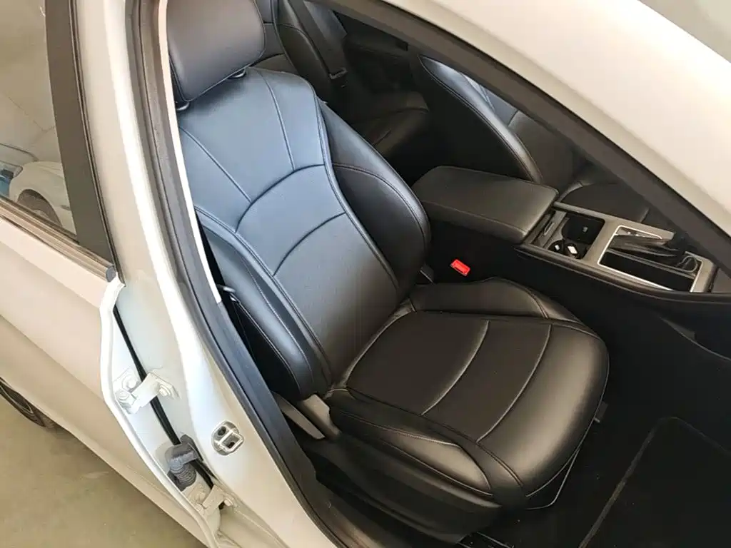 Roewe i5 — фото 20
