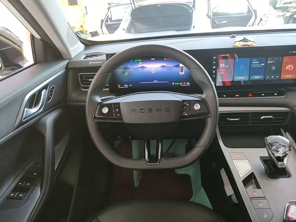 Roewe RX5 New Energy — фото 11