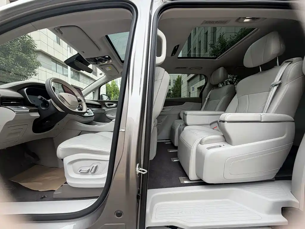 Roewe iMAX8 New Energy — фото 21