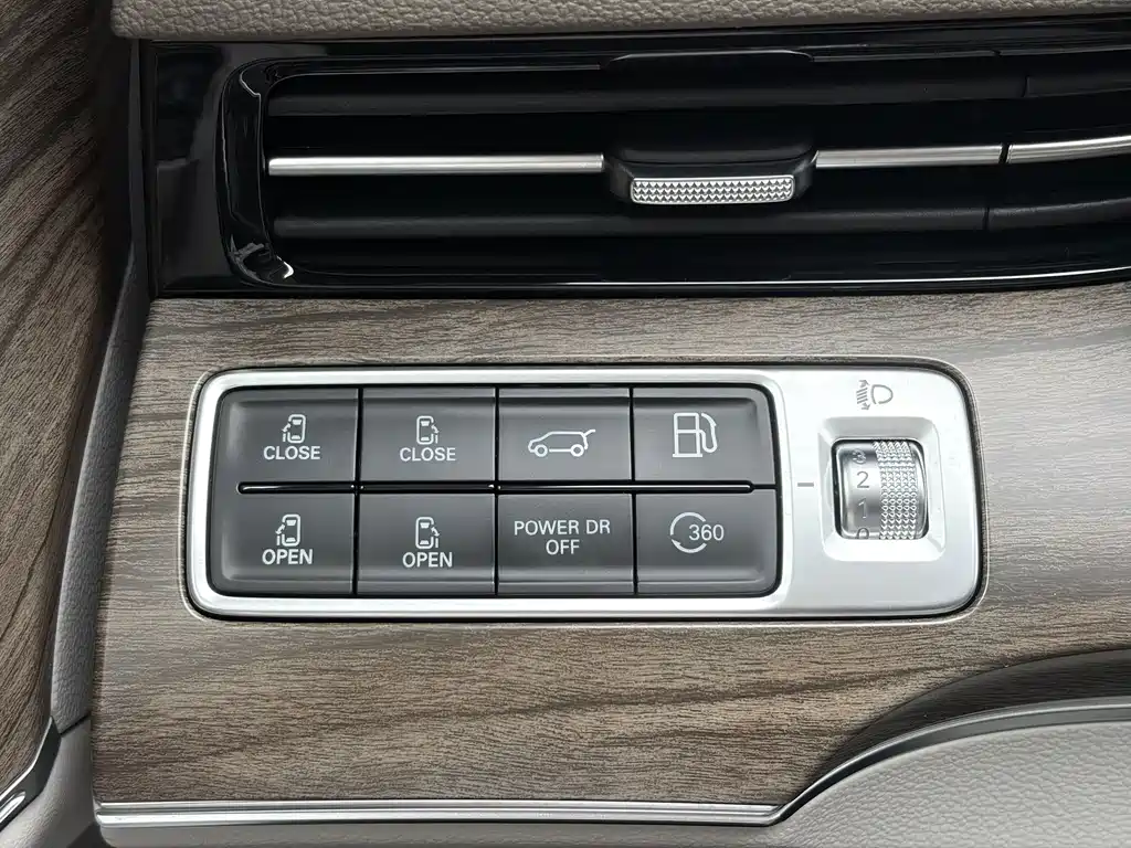 Roewe iMAX8 New Energy — фото 28