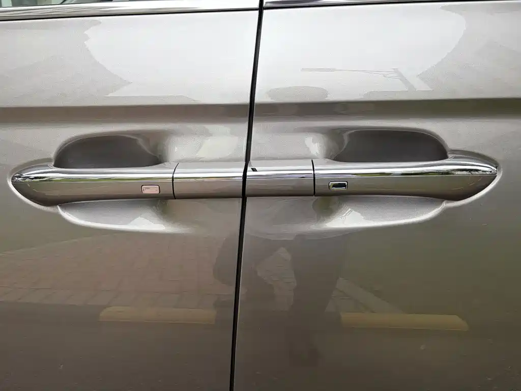 Roewe iMAX8 New Energy — фото 7