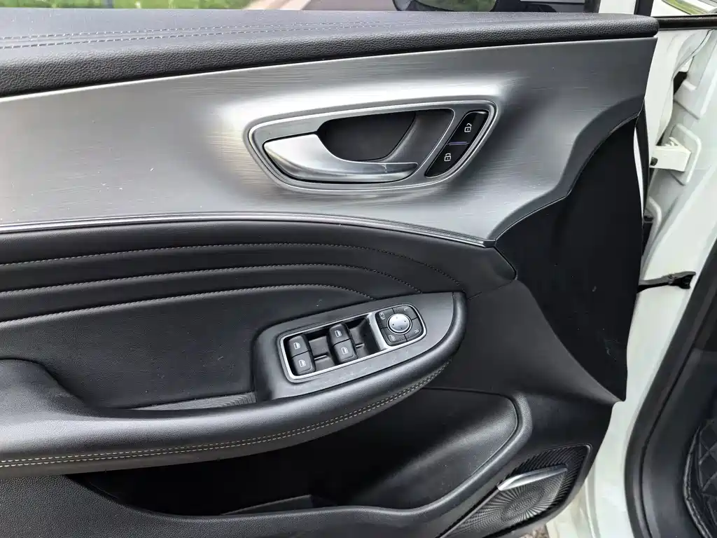 Roewe iMAX8 — фото 5
