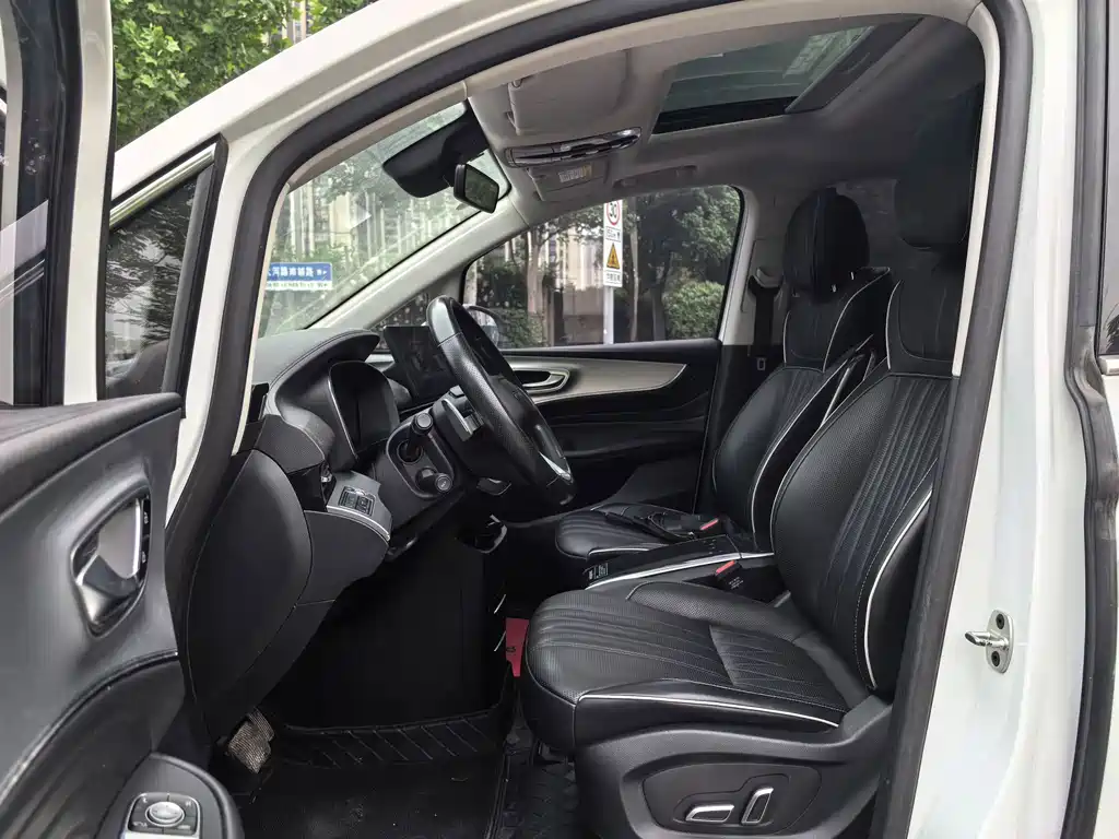 Roewe iMAX8 — фото 6