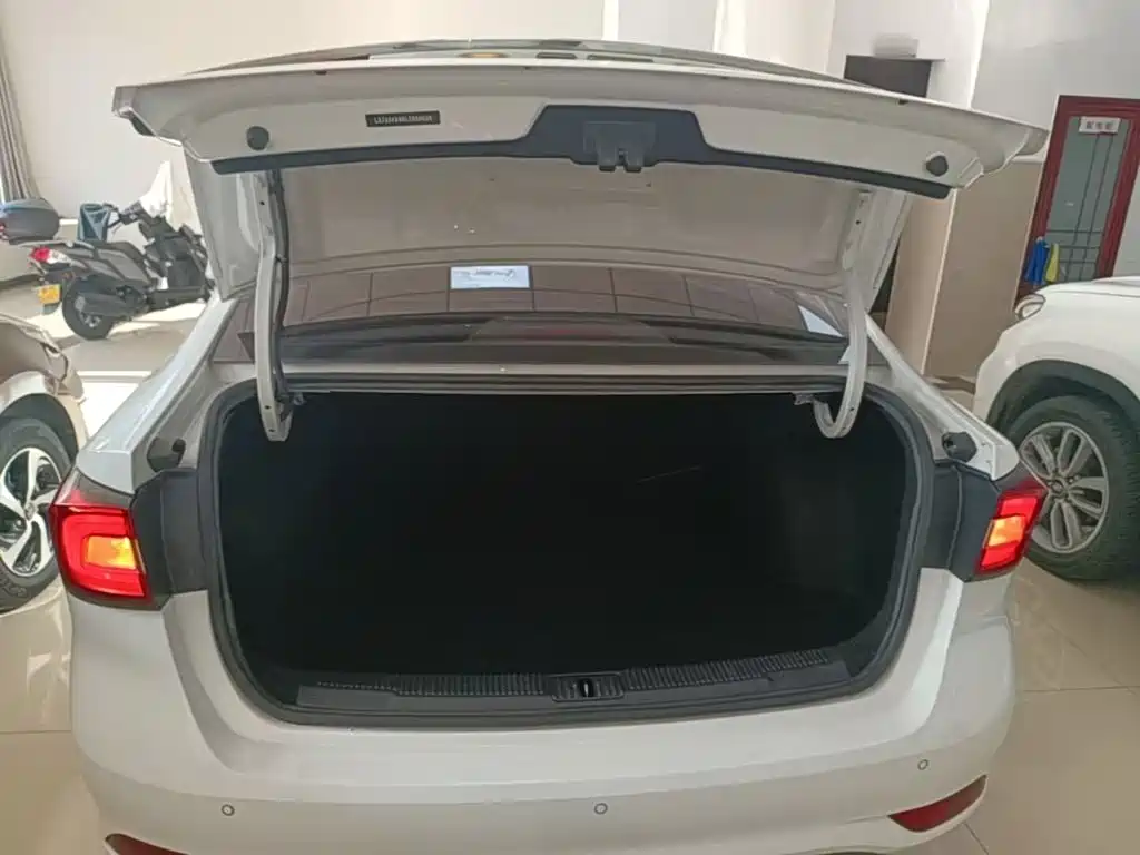 Roewe i5 — фото 19