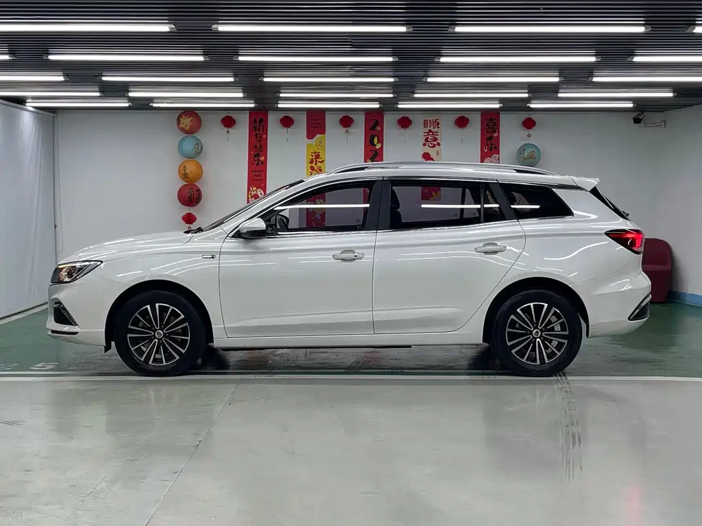 Roewe Ei5 — фото 4